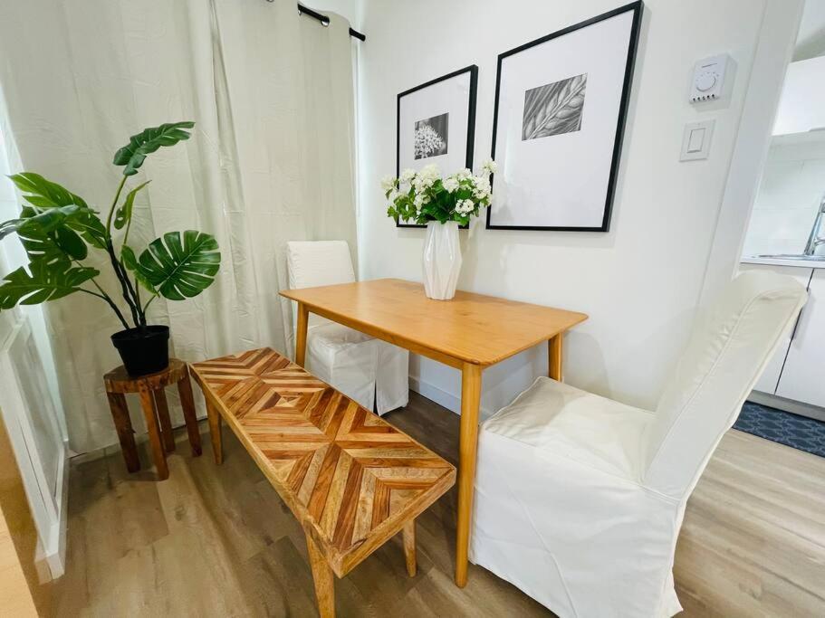 Stylish Cozy One Bedroom Studio With Free Parking Виктория Екстериор снимка