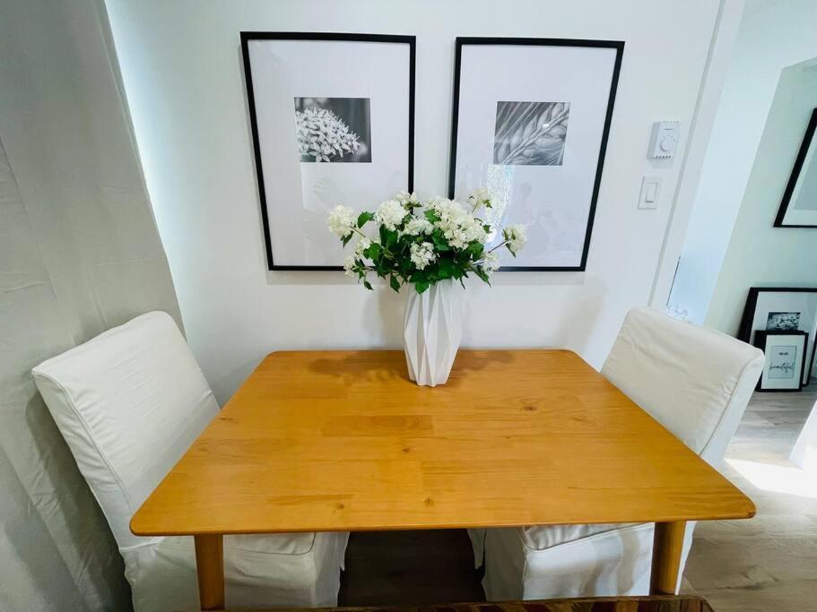 Stylish Cozy One Bedroom Studio With Free Parking Виктория Екстериор снимка